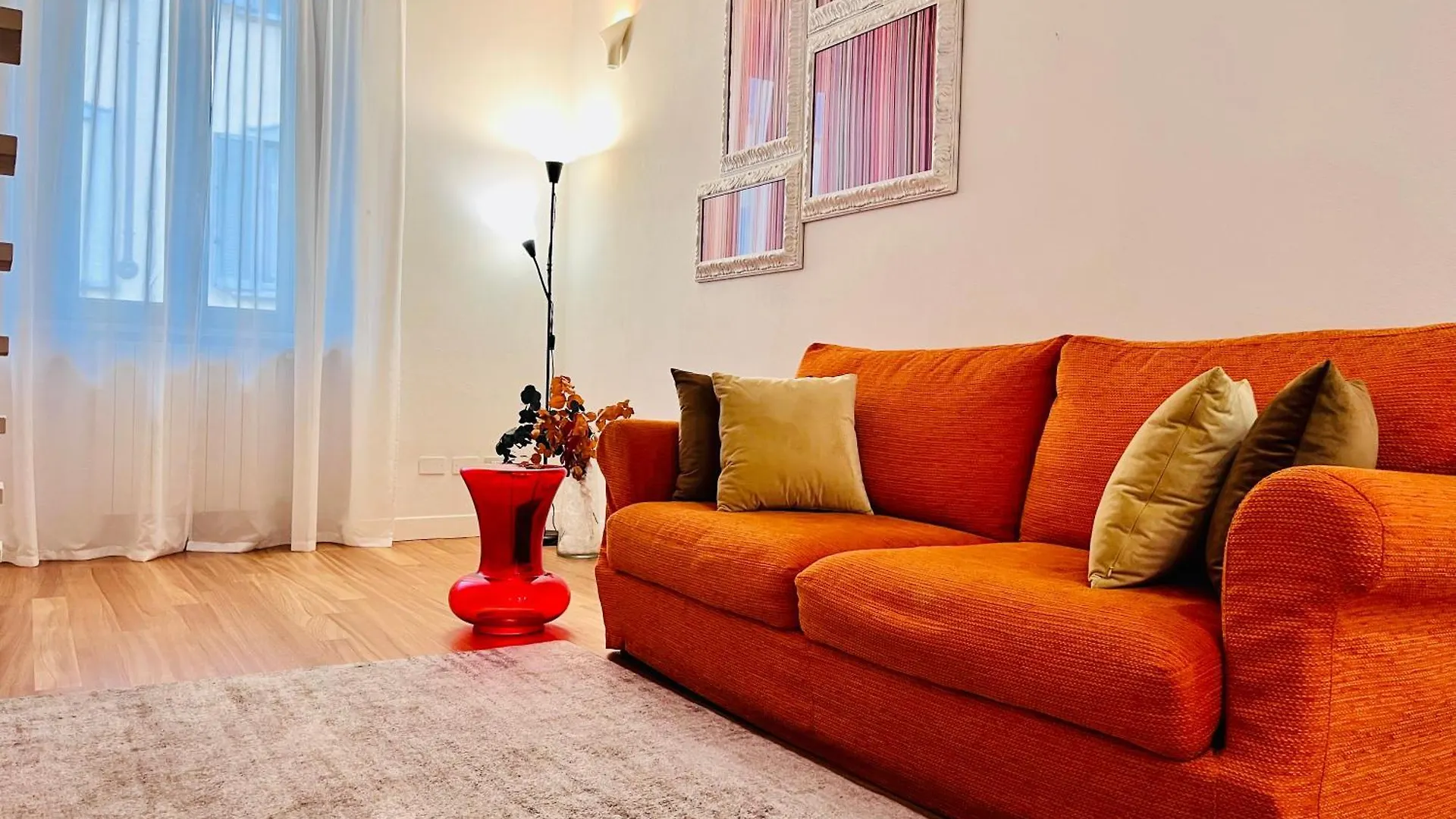 Riverside Loft Navigli - Spacious Two-Bedroom Apartment Milaan 0*,  Italië
