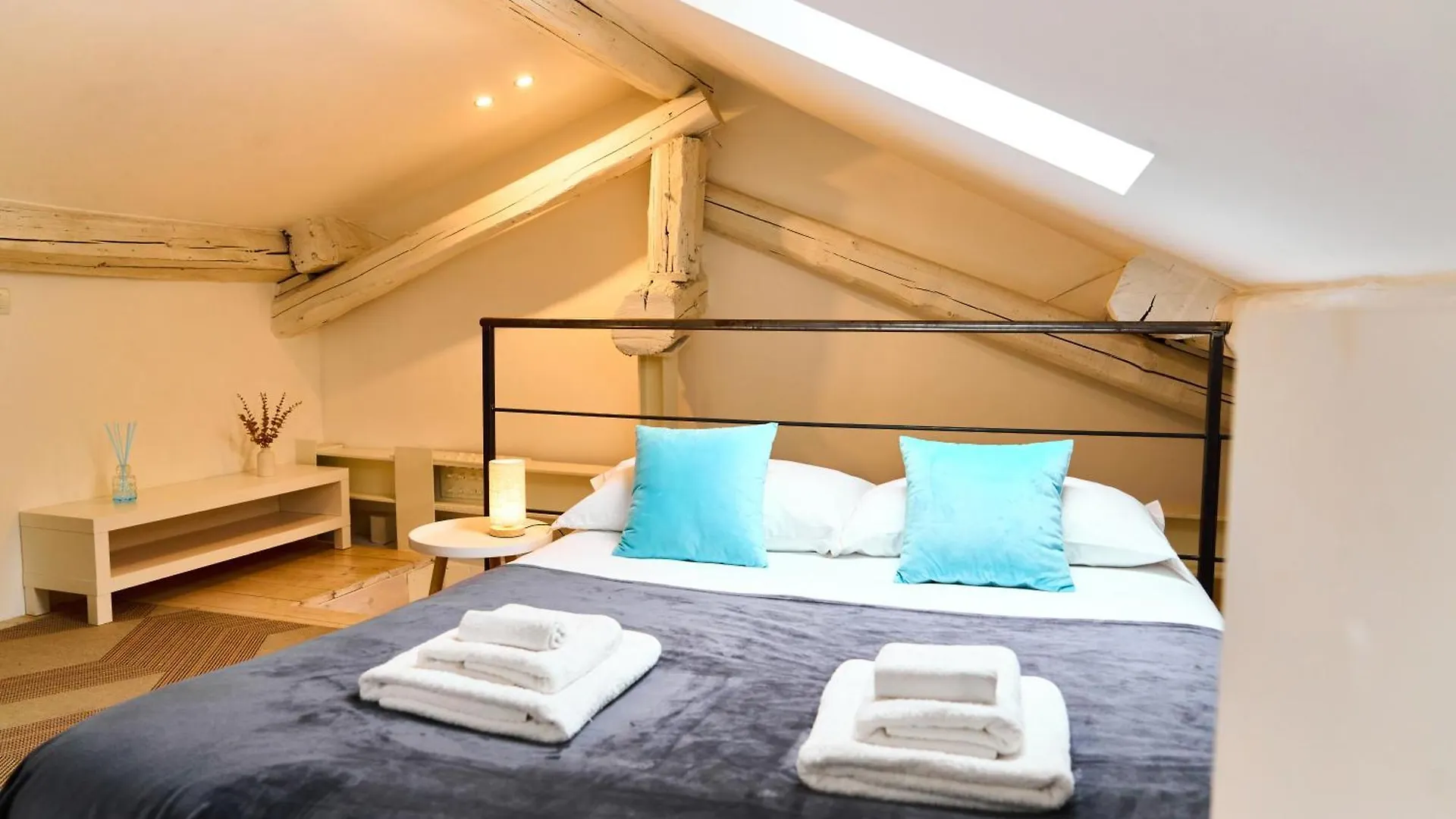 Riverside Loft Navigli - Spacious Two-Bedroom Apartment Milaan 0*,