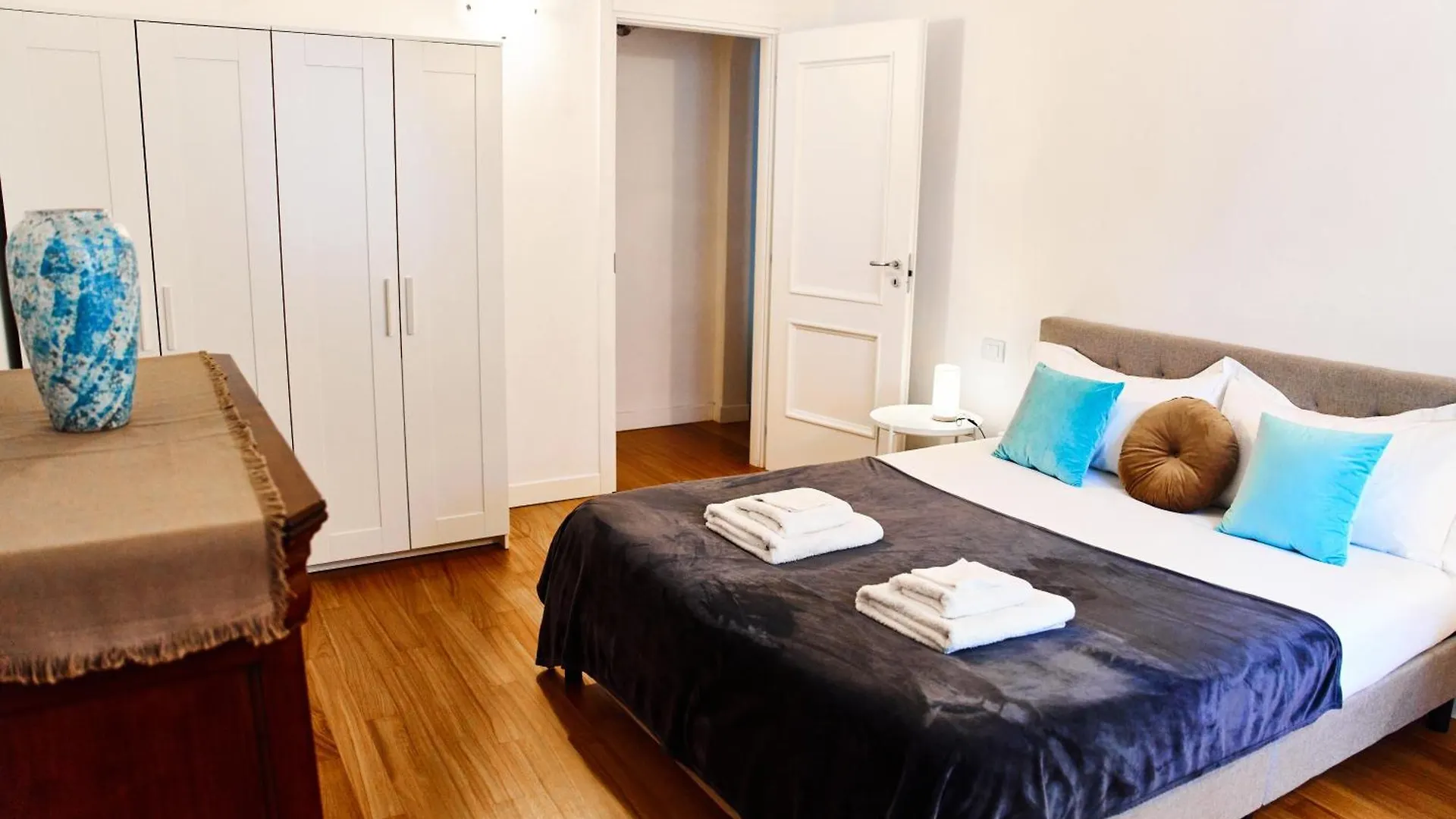 Riverside Loft Navigli - Spacious Two-Bedroom Apartment Milaan Italië