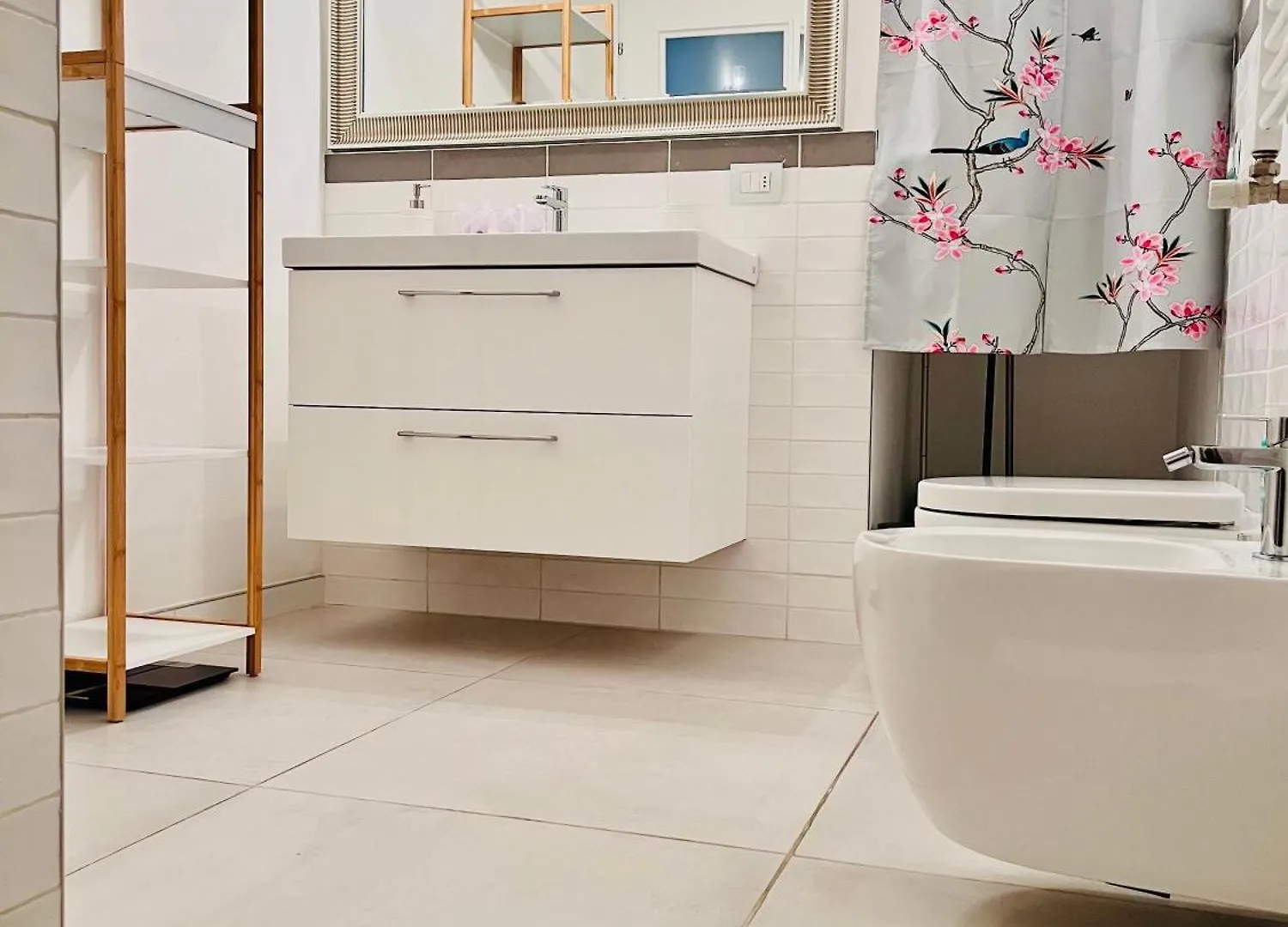מילאנו Riverside Loft Navigli - Spacious Two-Bedroom Apartment