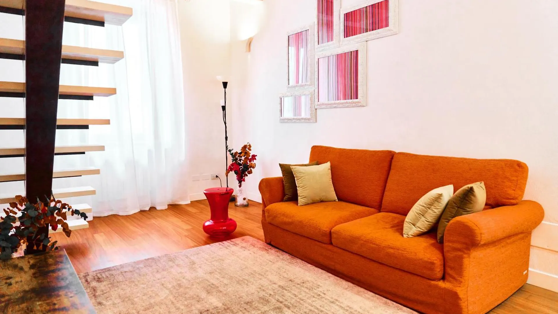 מילאנו Riverside Loft Navigli - Spacious Two-Bedroom Apartment