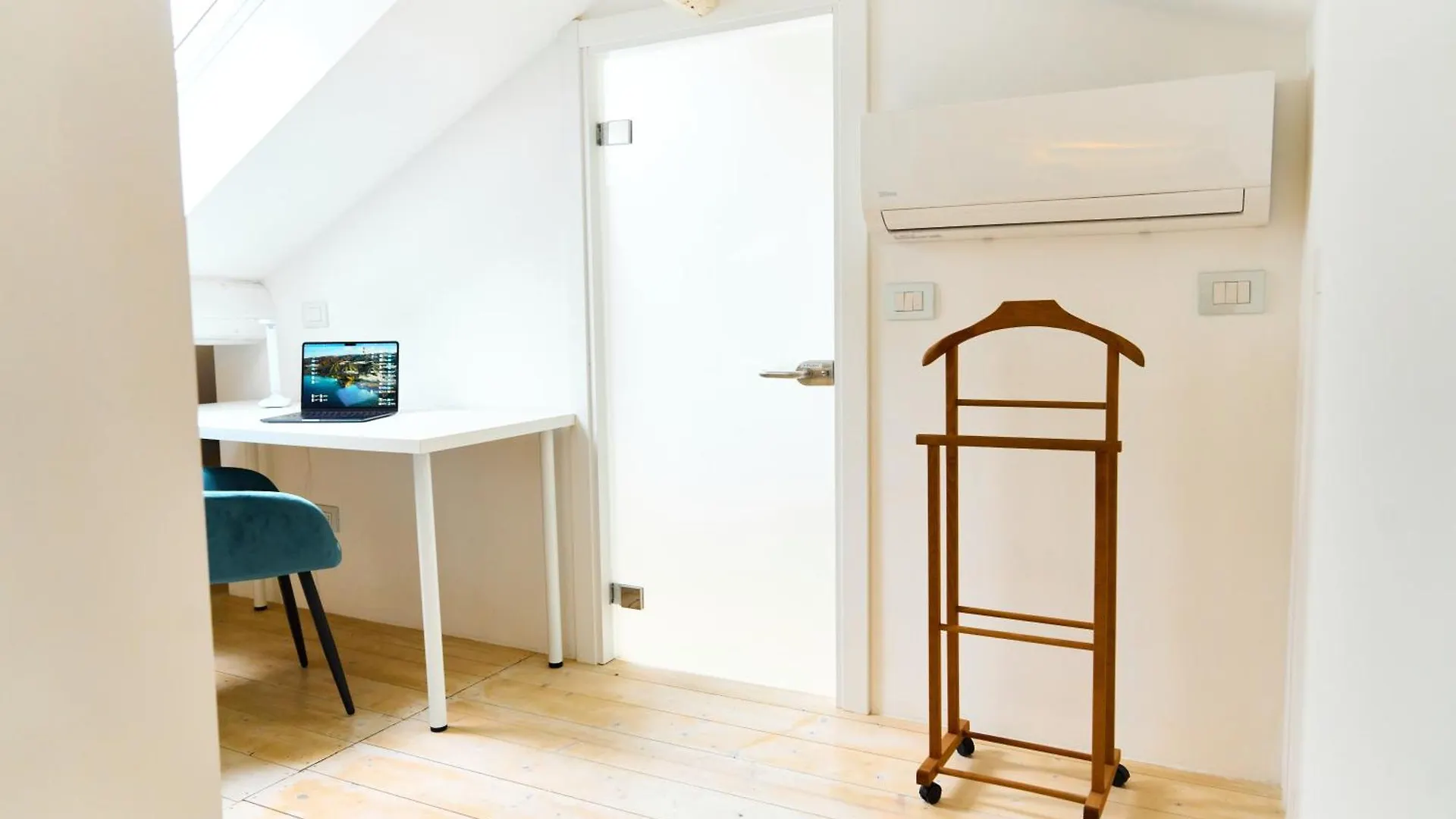 מילאנו Riverside Loft Navigli - Spacious Two-Bedroom Apartment