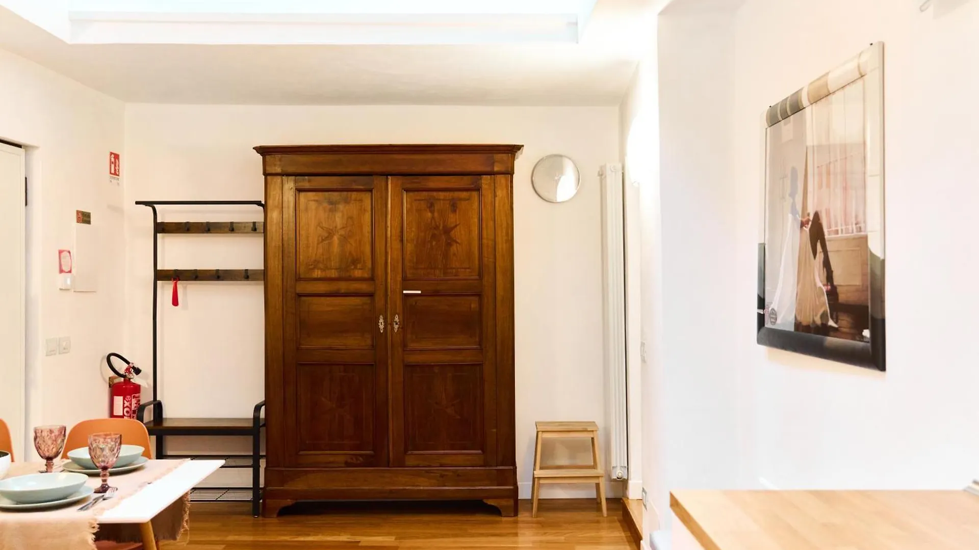 מילאנו Riverside Loft Navigli - Spacious Two-Bedroom Apartment